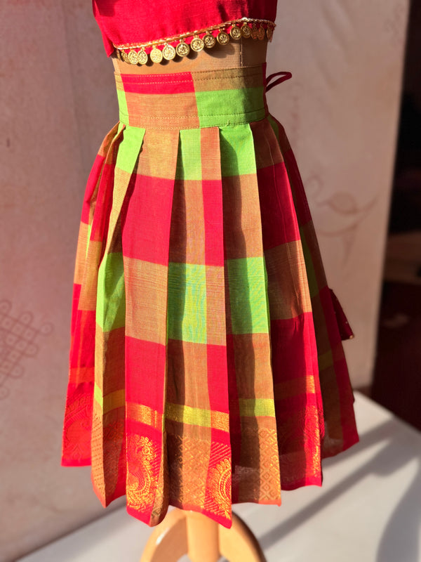 Aarna - Crop top and skirt