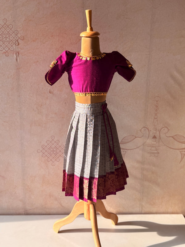 Aarna - Crop top and skirt