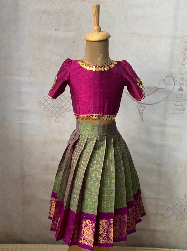 Aarna - Crop top and skirt