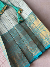 Aarna - Crop top and skirt