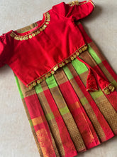 Aarna - Crop top and skirt