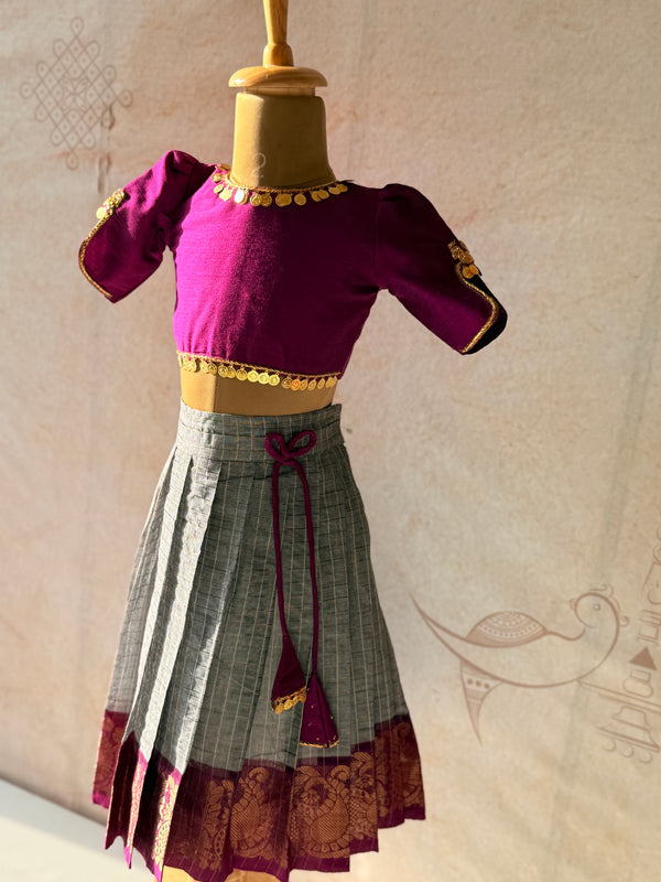 Aarna - Crop top and skirt