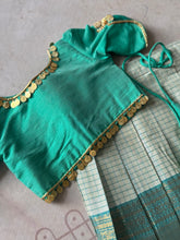 Aarna - Crop top and skirt