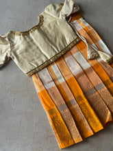 Aarna - Crop top and skirt