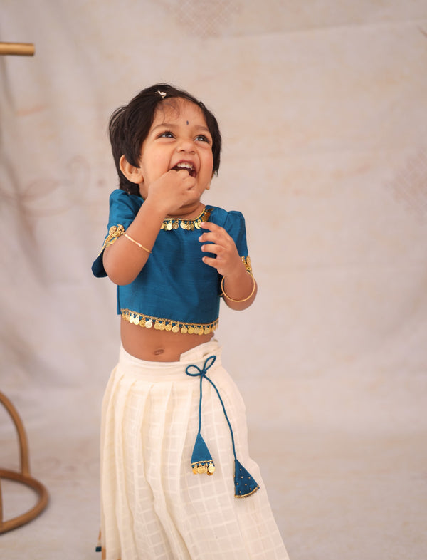 Aabarna - Crop top and skirt