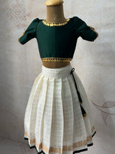 Aabarna - Crop top and skirt