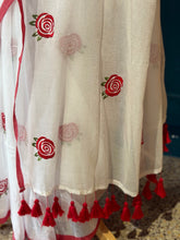 Mul Cotton Saree – White with Red Floral Embroidery & Contrast Border