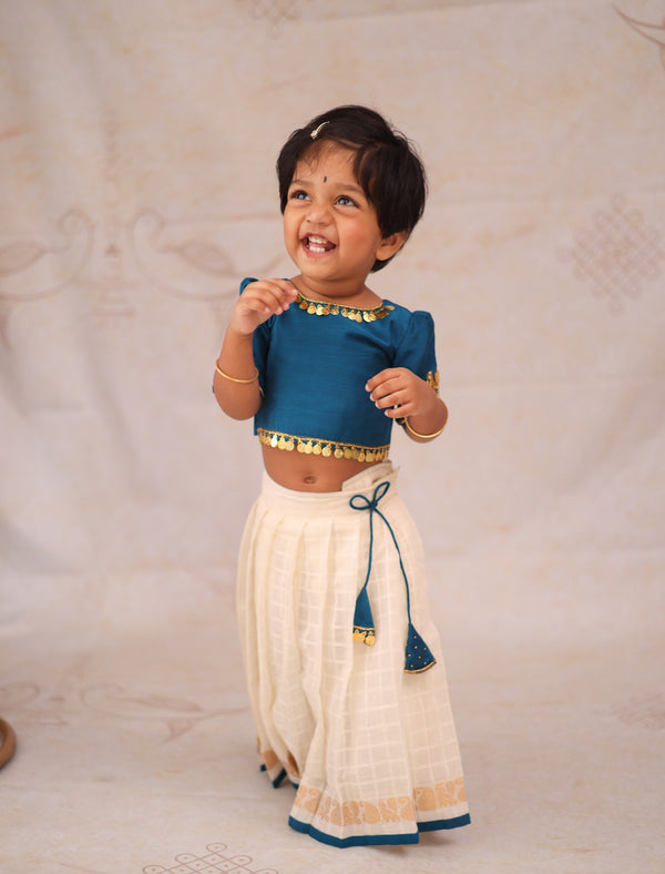 Aabarna - Crop top and skirt
