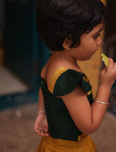 Aakriti - Crop top and skirt