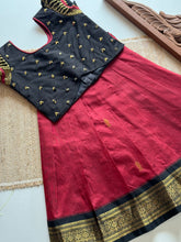 Aakriti - Crop top and skirt