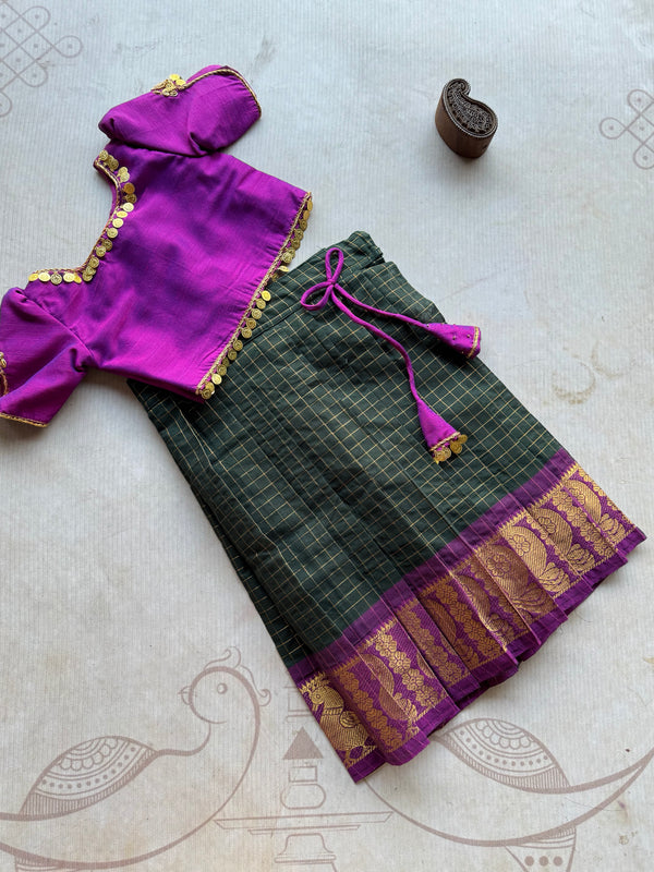 Aarna - Crop top and skirt