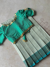 Aarna - Crop top and skirt