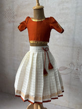 Aabarna - Crop top and skirt