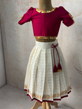 Aabarna - Crop top and skirt