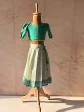 Aarna - Crop top and skirt