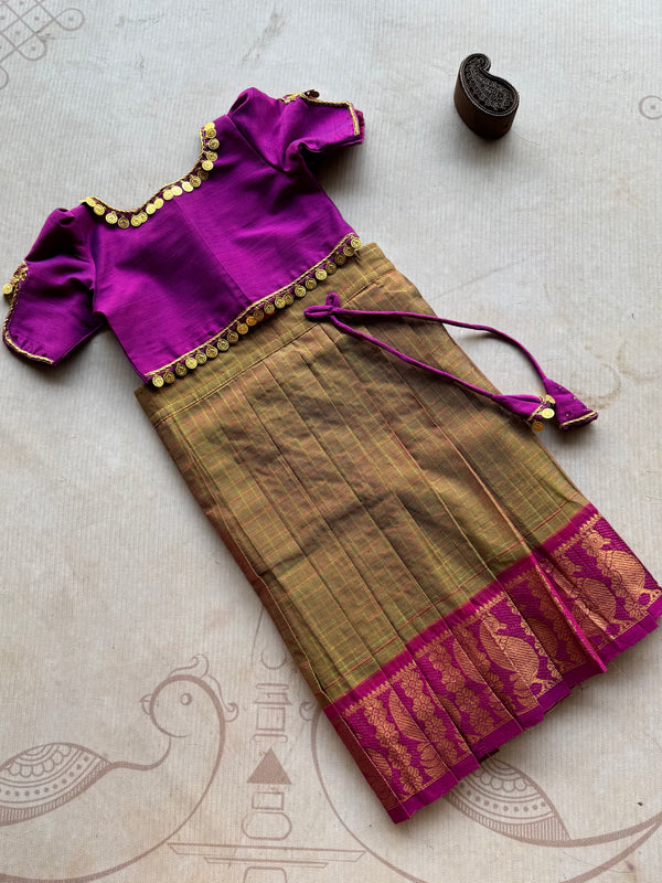 Aarna - Crop top and skirt