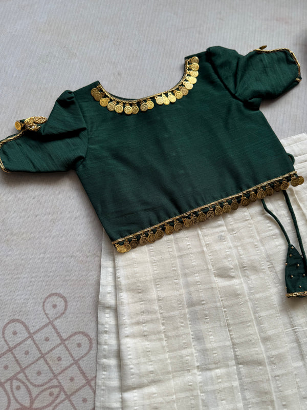 Aabarna - Crop top and skirt