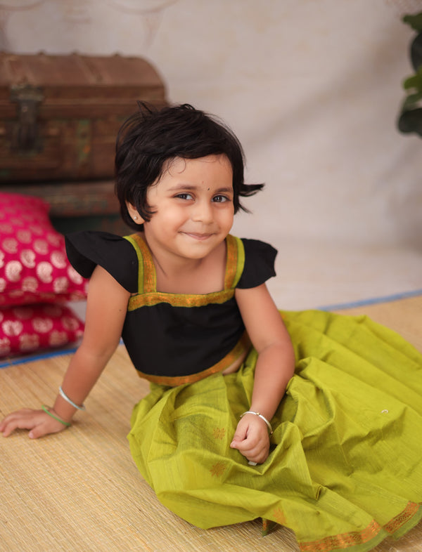 Aakriti - Crop top and skirt