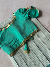 Aarna - Crop top and skirt