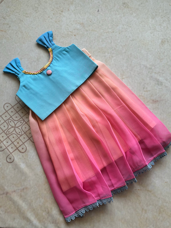 Auraa - Crop top and skirt