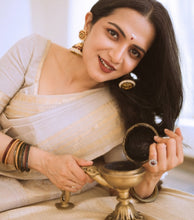 Elegant Kanchi Cotton Saree in Ash Grey with Traditional Gold Border