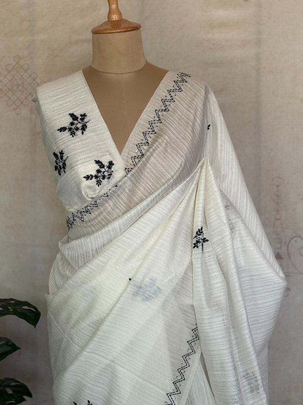 Hand Embroidered Matka Silk Saree – Ivory White with Floral & Bird Pallu Onam Edit