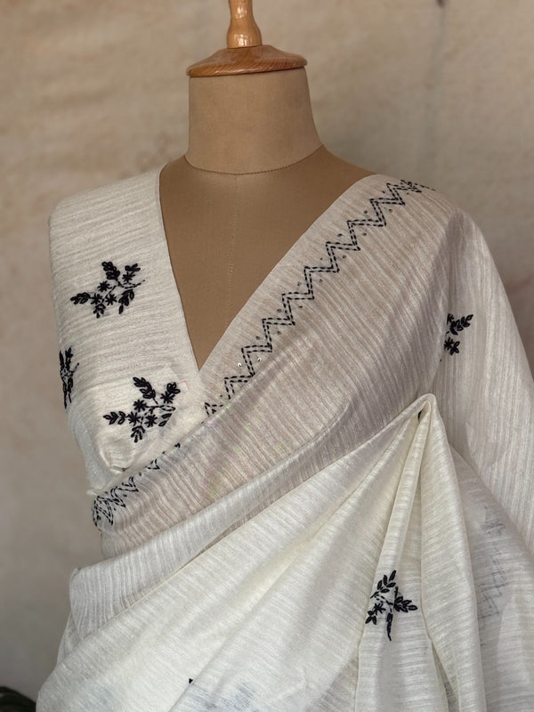 Hand Embroidered Matka Silk Saree – Ivory White with Floral & Bird Pallu Onam Edit