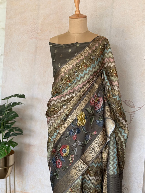 Dola Printed Silk Saree with Bentex Zari Border – Charcoal Grey Floral & Chevron Weave
